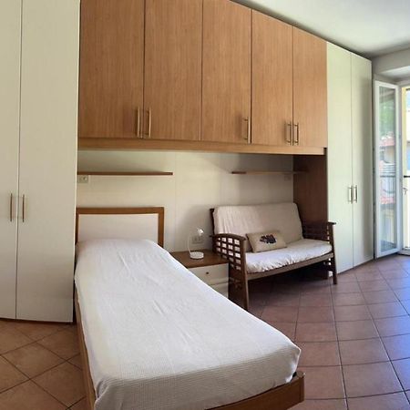 Lecco Only Females Guest House Kültér fotó