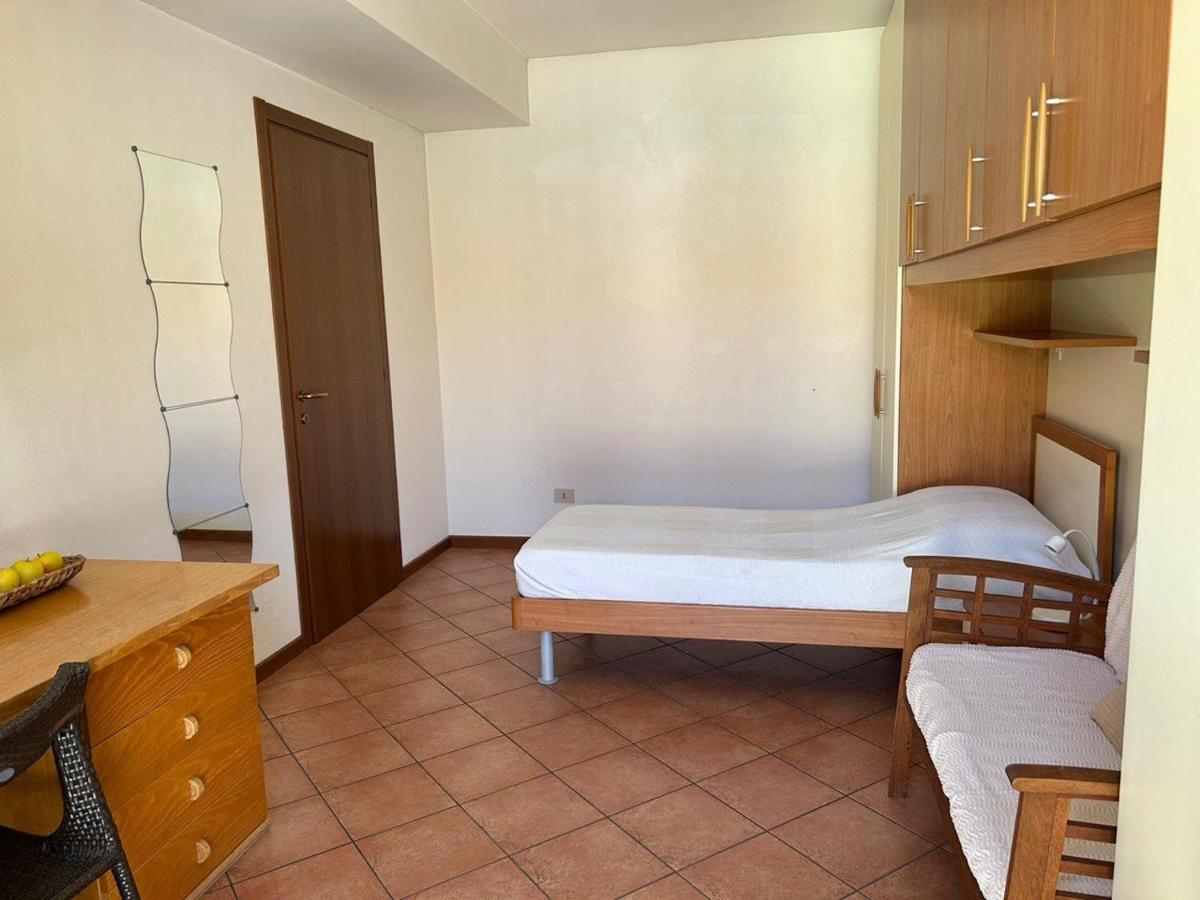 Lecco Only Females Guest House Kültér fotó